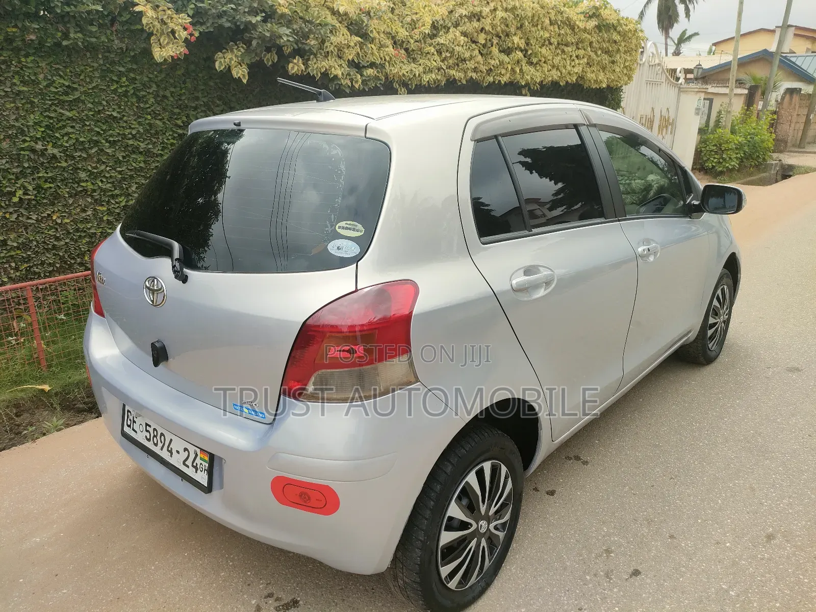 Toyota Vitz 1.3 FWD 5dr 2010 Silver