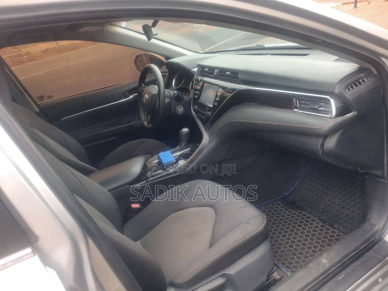 Toyota Camry 2018 Silver