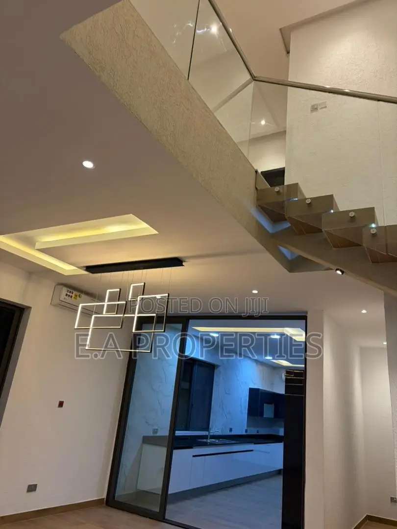 4bdrm Mansion in E A Properties, School Junction for sale