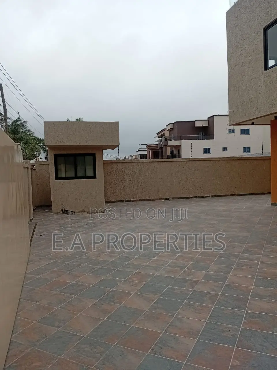 6bdrm House in E A Properties, Ghana Link Area for sale