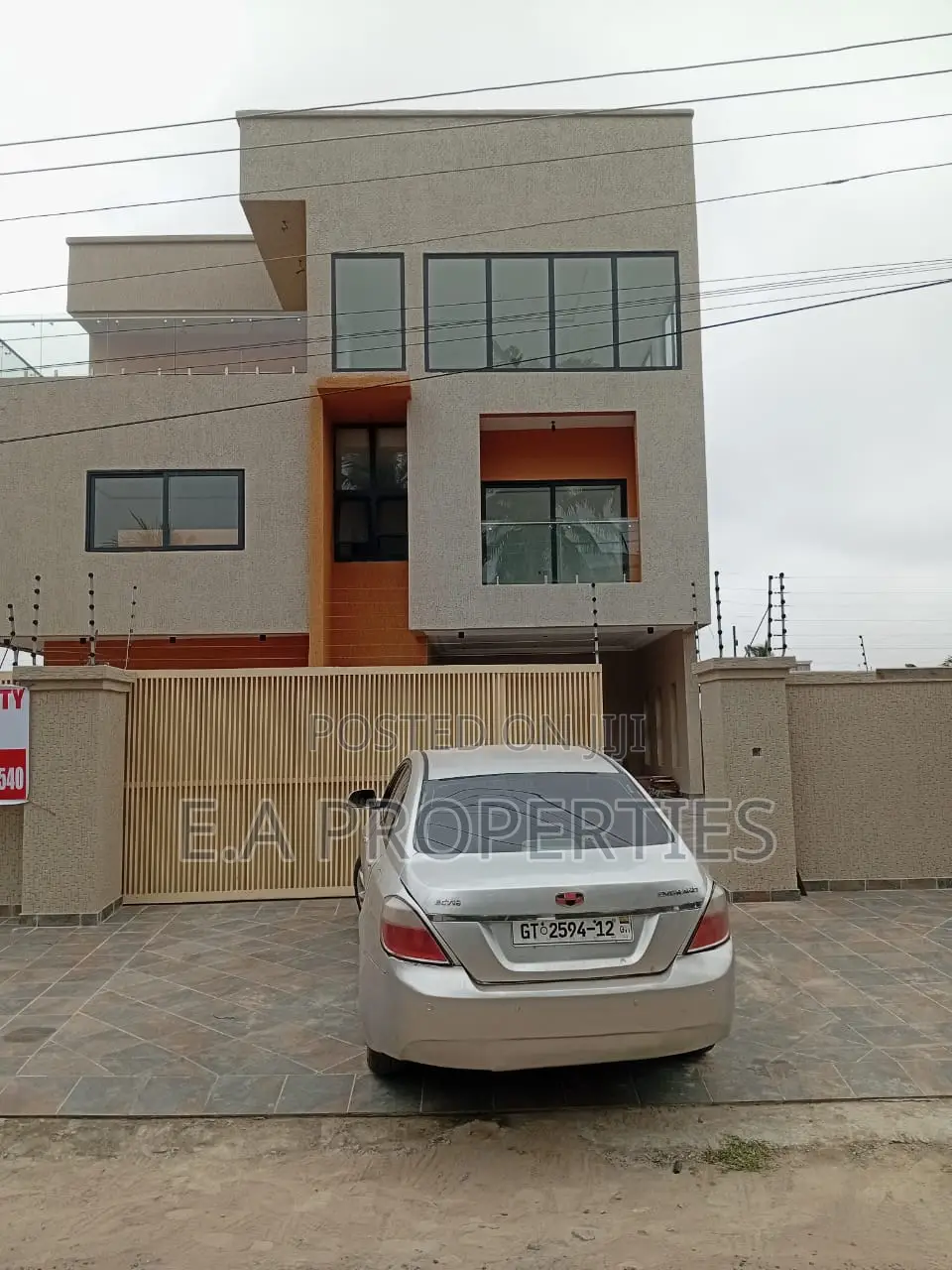 6bdrm House in E A Properties, Ghana Link Area for sale