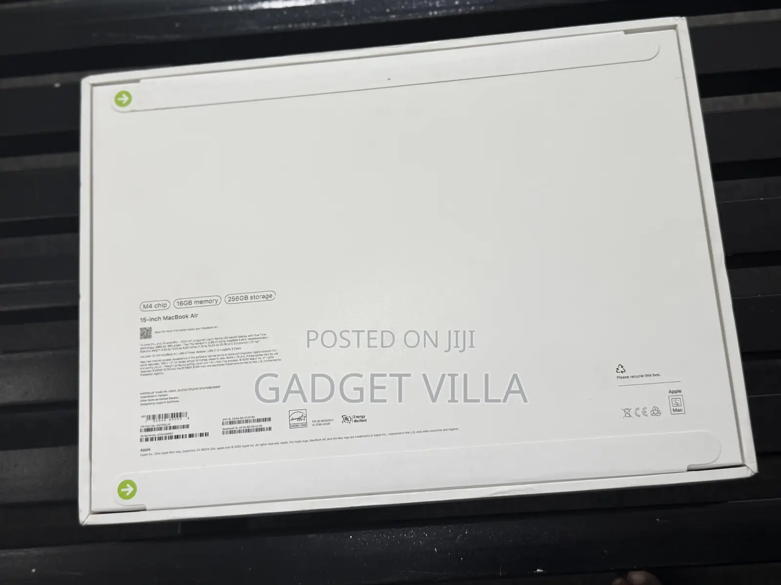 New Laptop Apple MacBook Air 2025 M4 16GB Apple M4 SSD 256GB