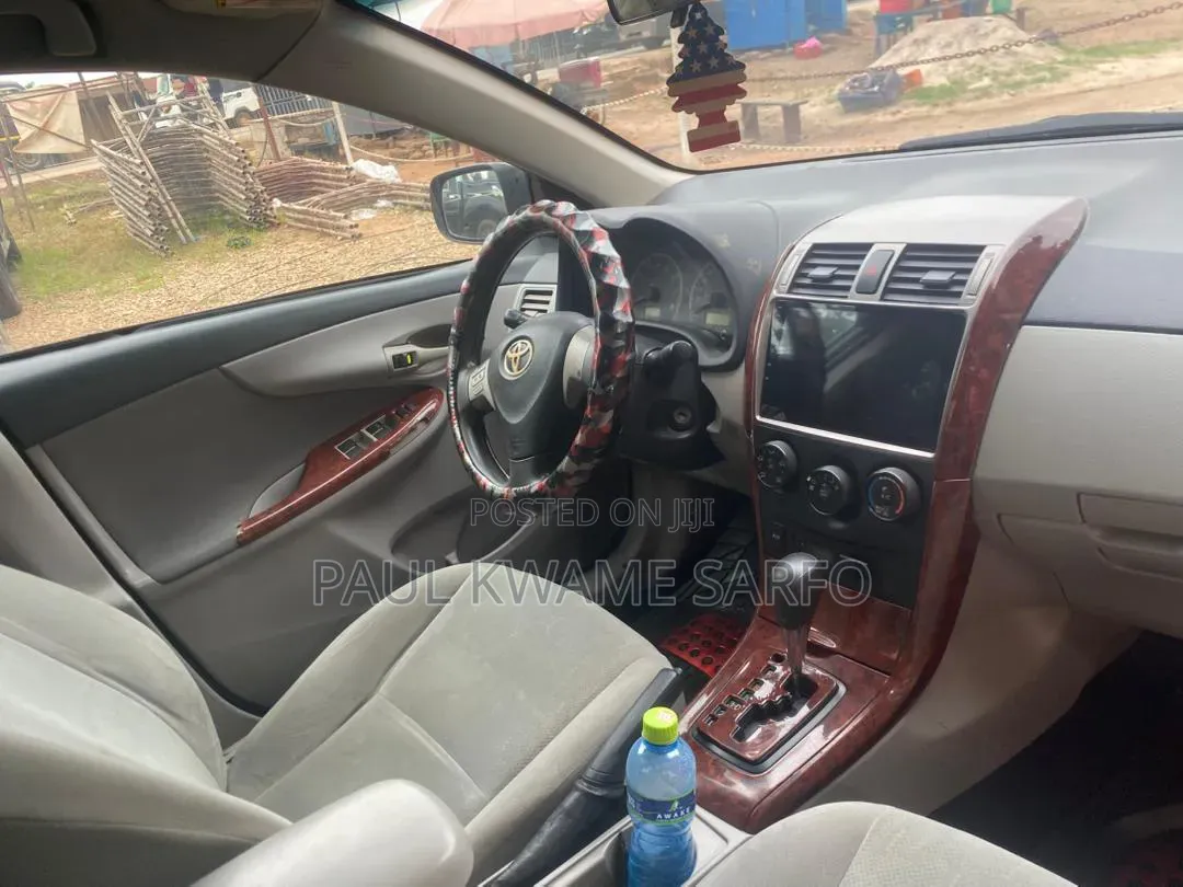 Toyota Corolla LE 4dr Sedan (1.8L 4cyl 4A) 2013 Gray