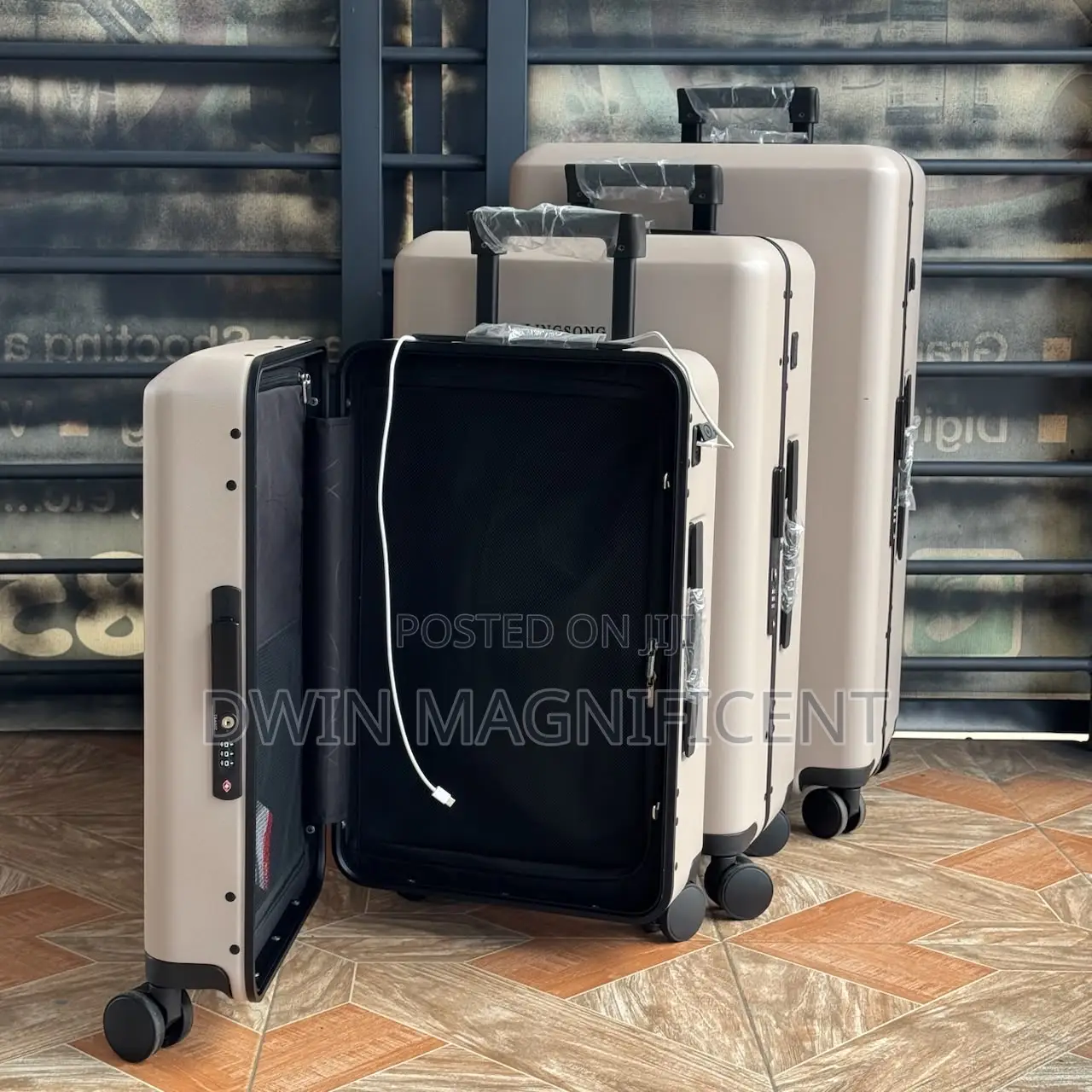 Full 3 Piece Suitcase Set With Charging Port