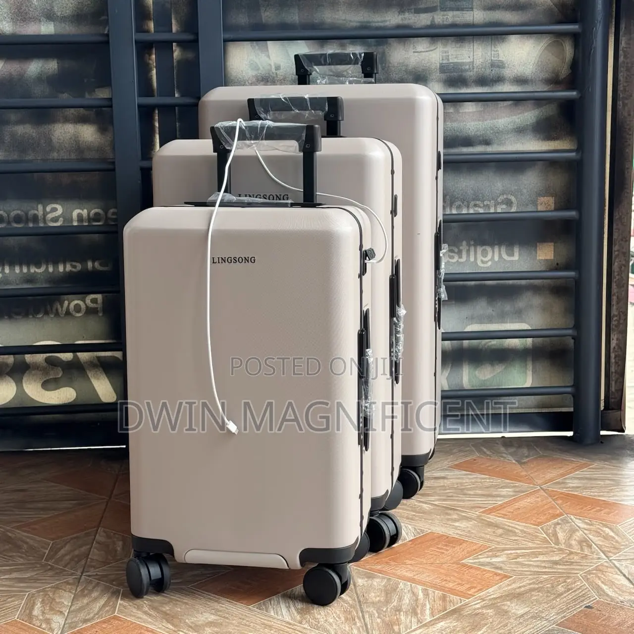 Full 3 Piece Suitcase Set With Charging Port