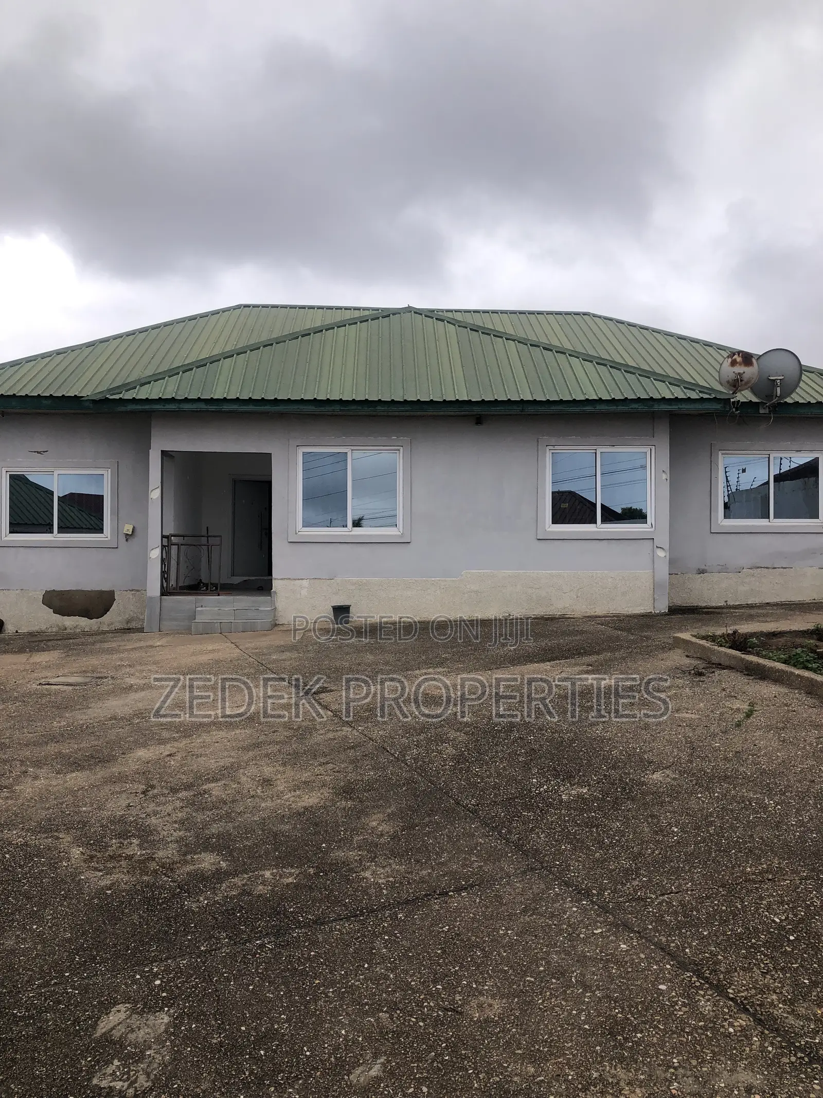 3bdrm House in Kwabenya Acp Road, Ashomang Estate for rent