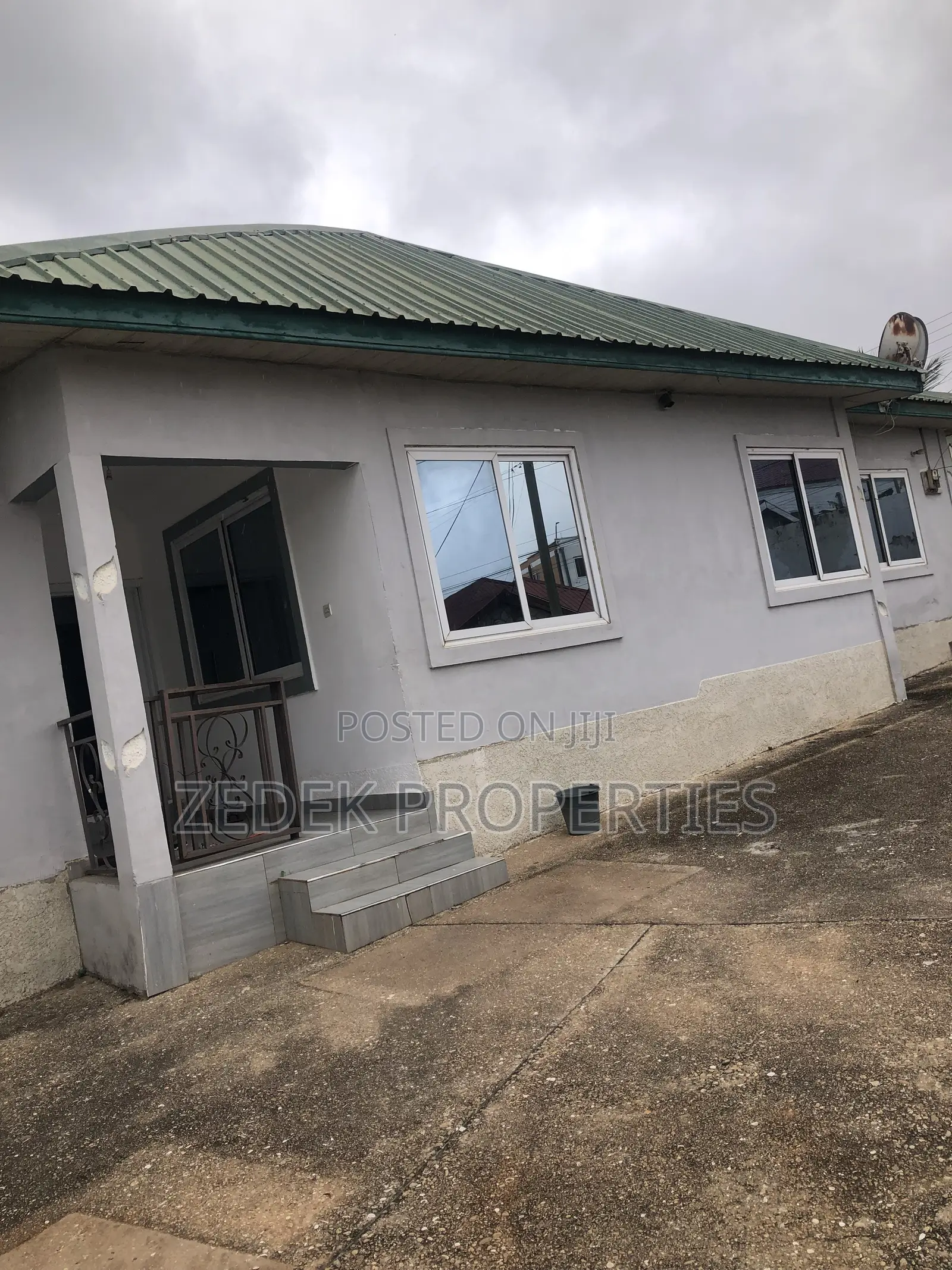 3bdrm House in Kwabenya Acp Road, Ashomang Estate for rent