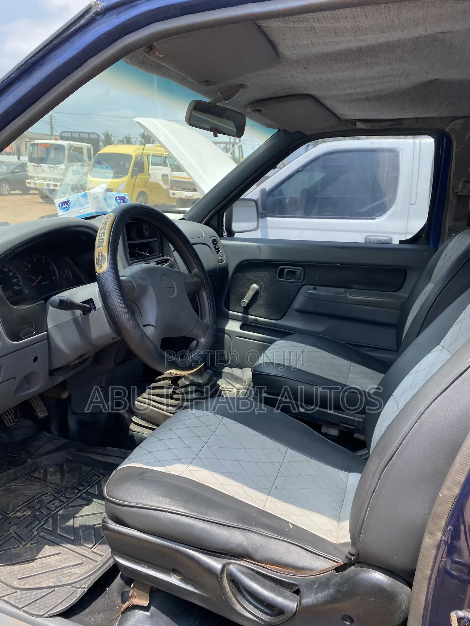 Nissan Hardbody 2010 White