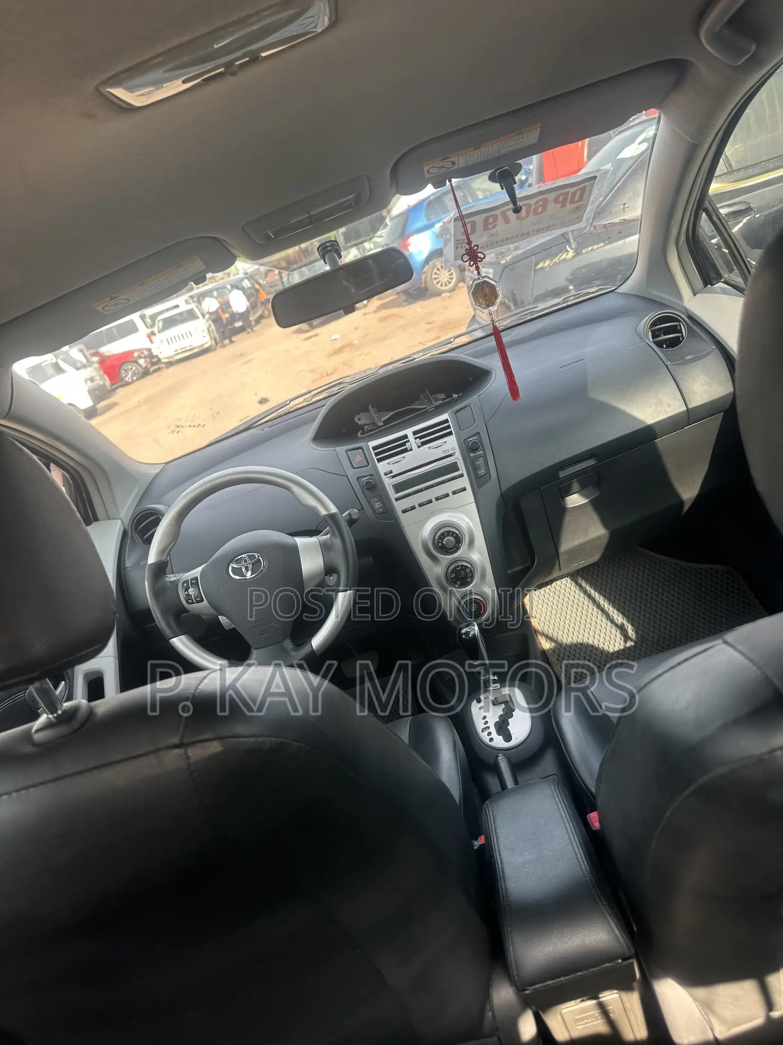 Toyota Yaris Base Hatchback 5dr 2010 Gray