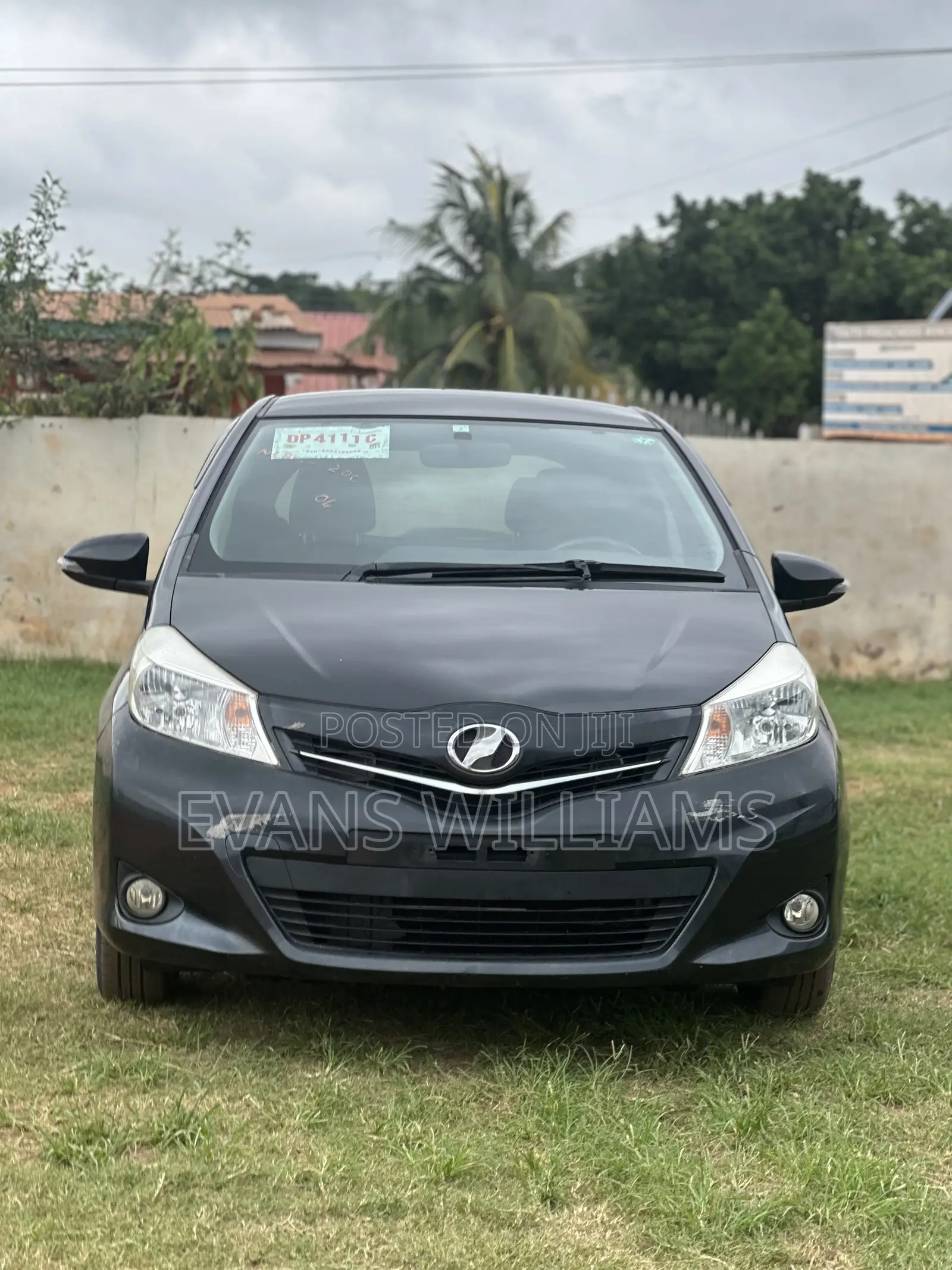 Toyota Vitz 1.3 FWD 5dr 2011 Black