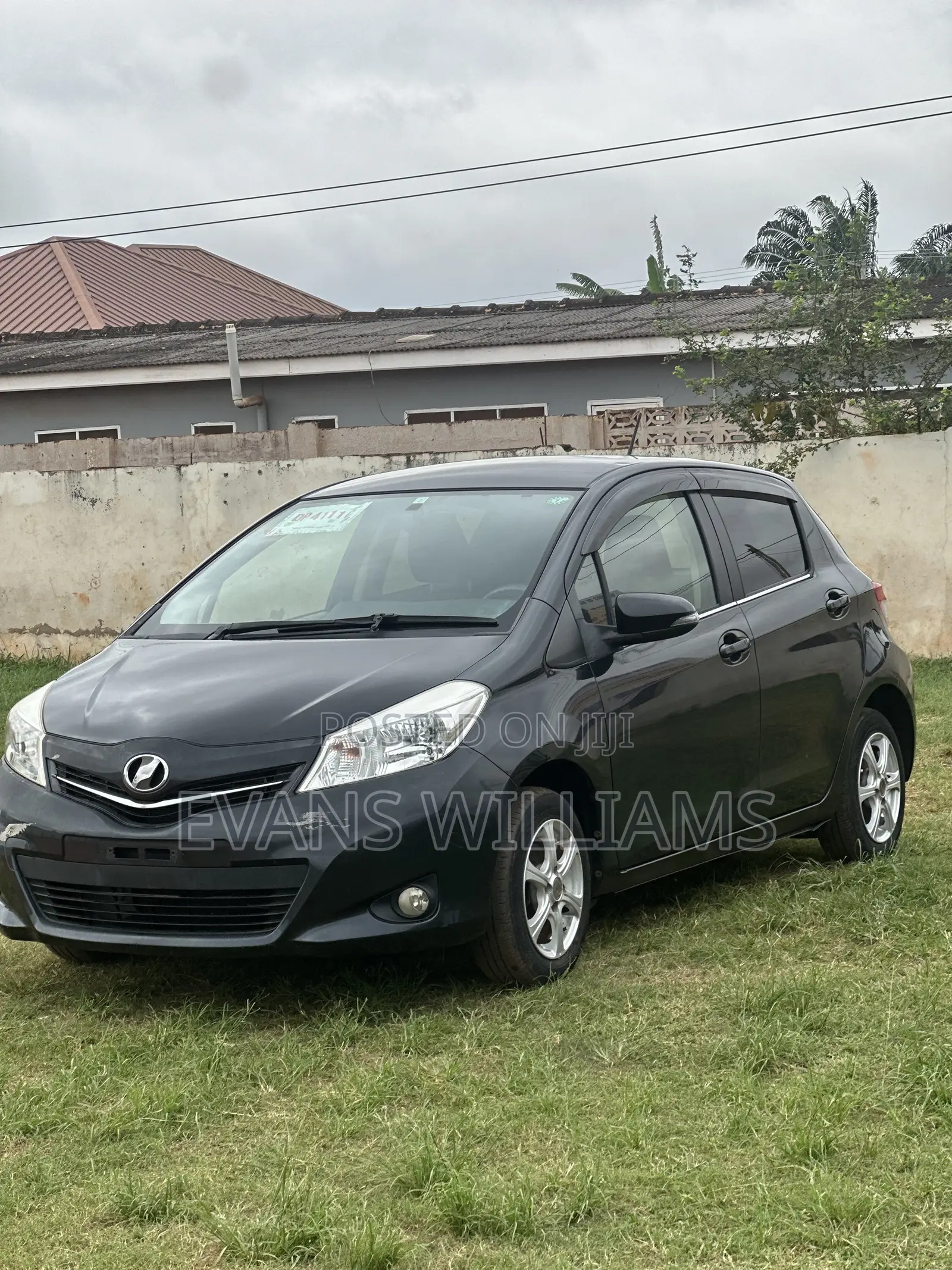 Toyota Vitz 1.3 FWD 5dr 2011 Black