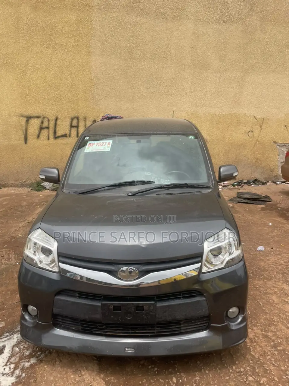 Toyota Sienta 2012 Gray