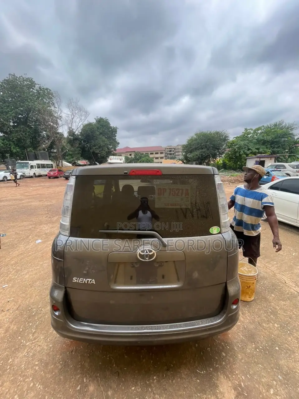 Toyota Sienta 2012 Gray