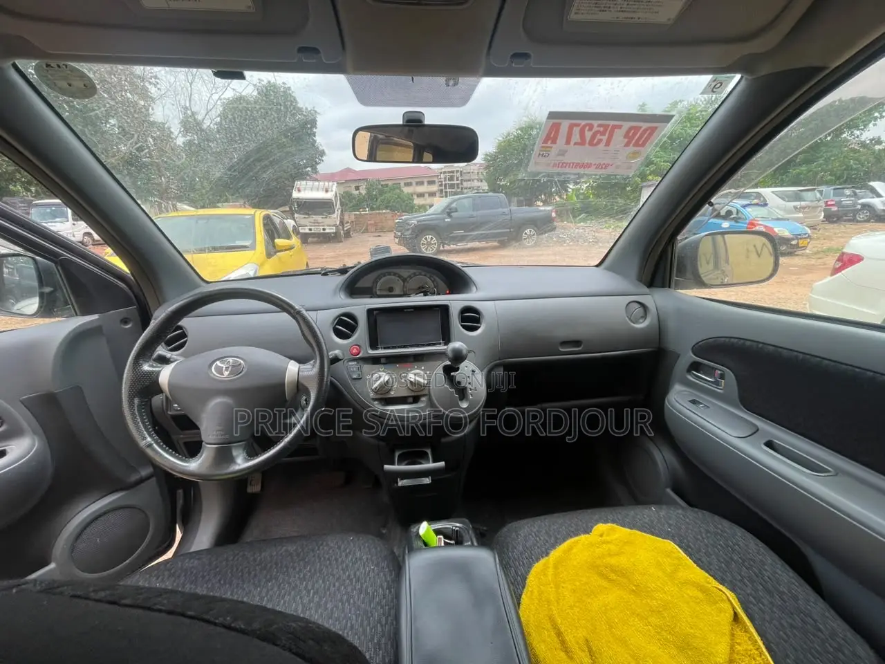 Toyota Sienta 2012 Gray