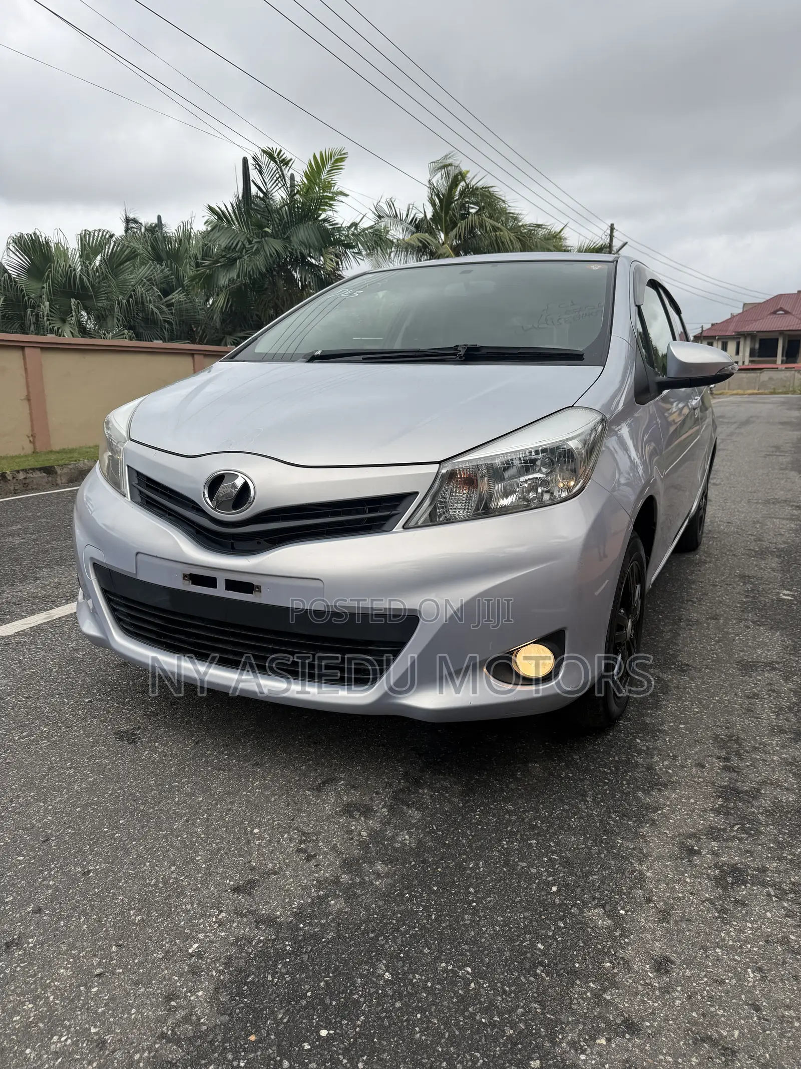Toyota Vitz 1.3 FWD 3dr 2013 Silver