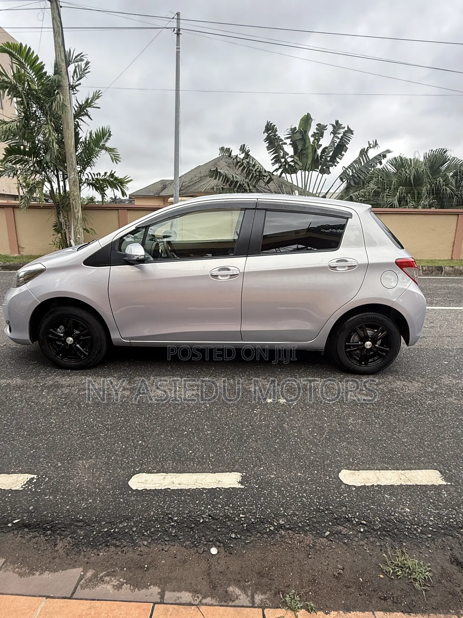 Toyota Vitz 1.3 FWD 3dr 2013 Silver