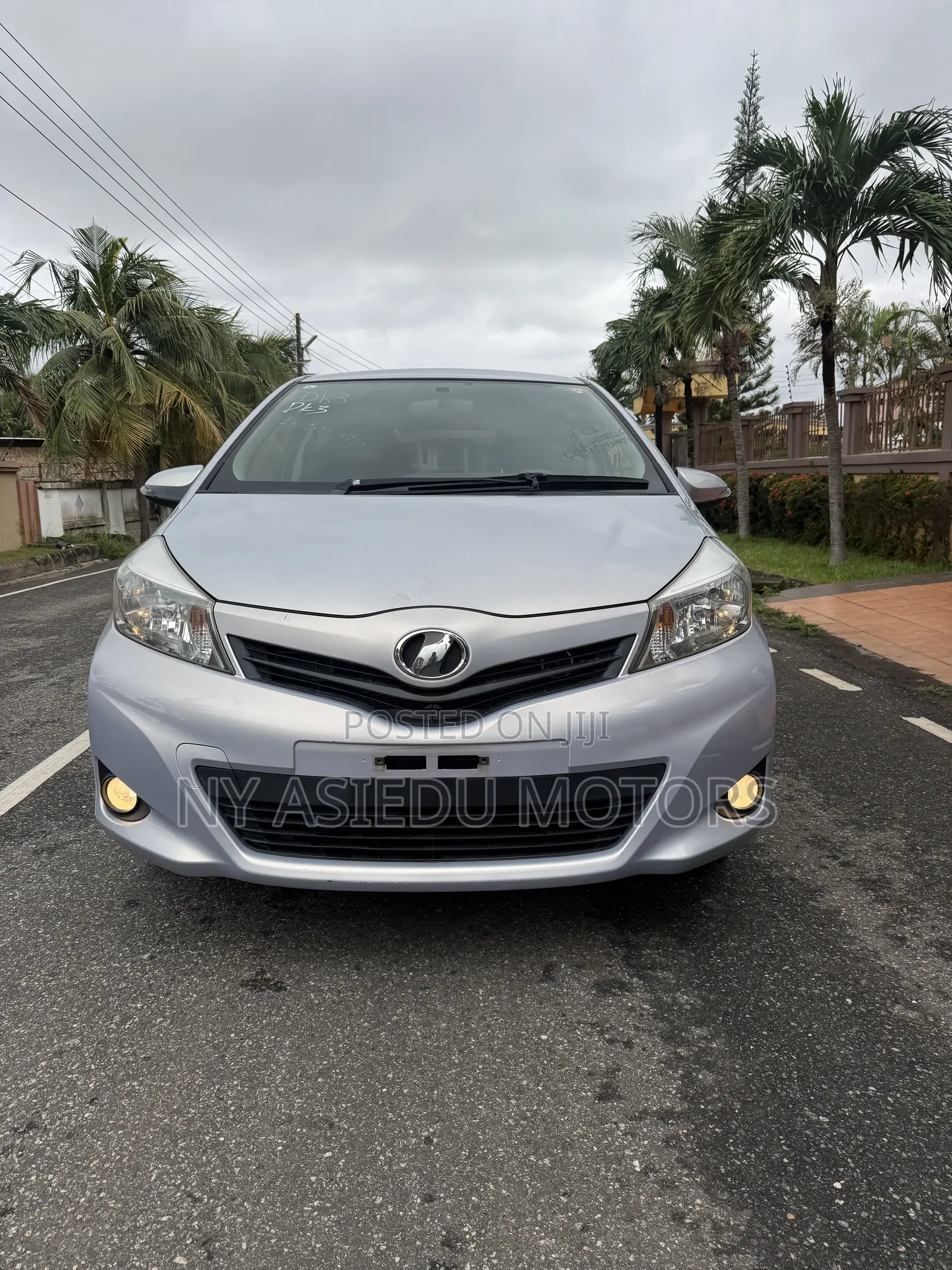 Toyota Vitz 1.3 FWD 3dr 2013 Silver