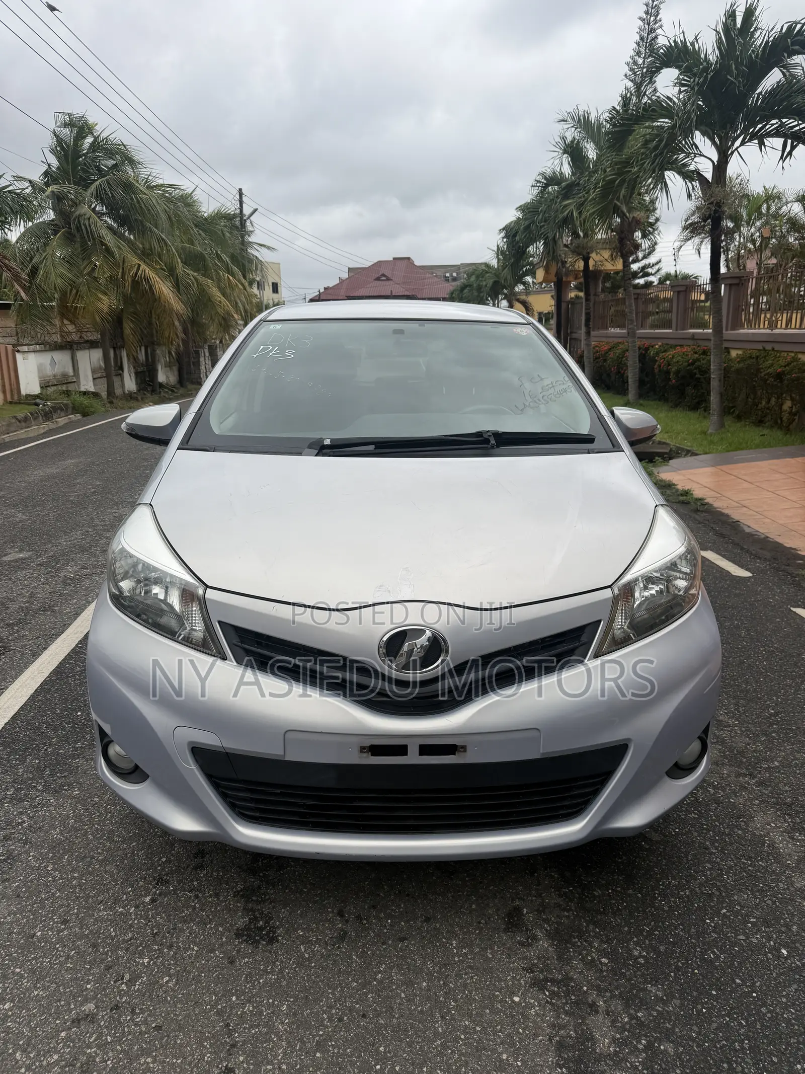 Toyota Vitz 1.3 FWD 3dr 2013 Silver