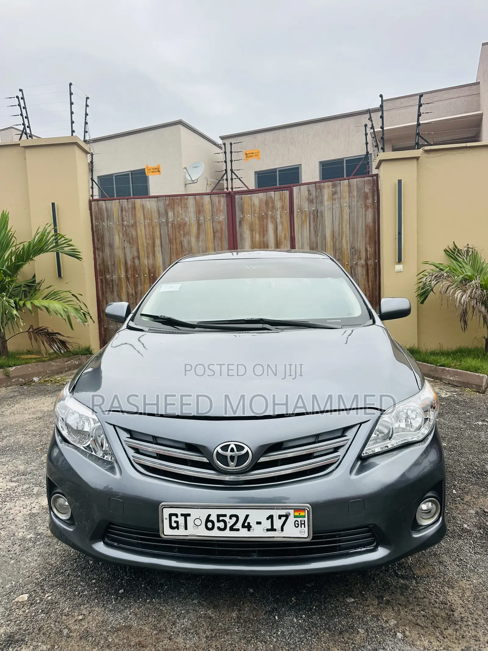 Toyota Corolla LE 4dr Sedan (1.8L 4cyl 4A) 2013 Gray