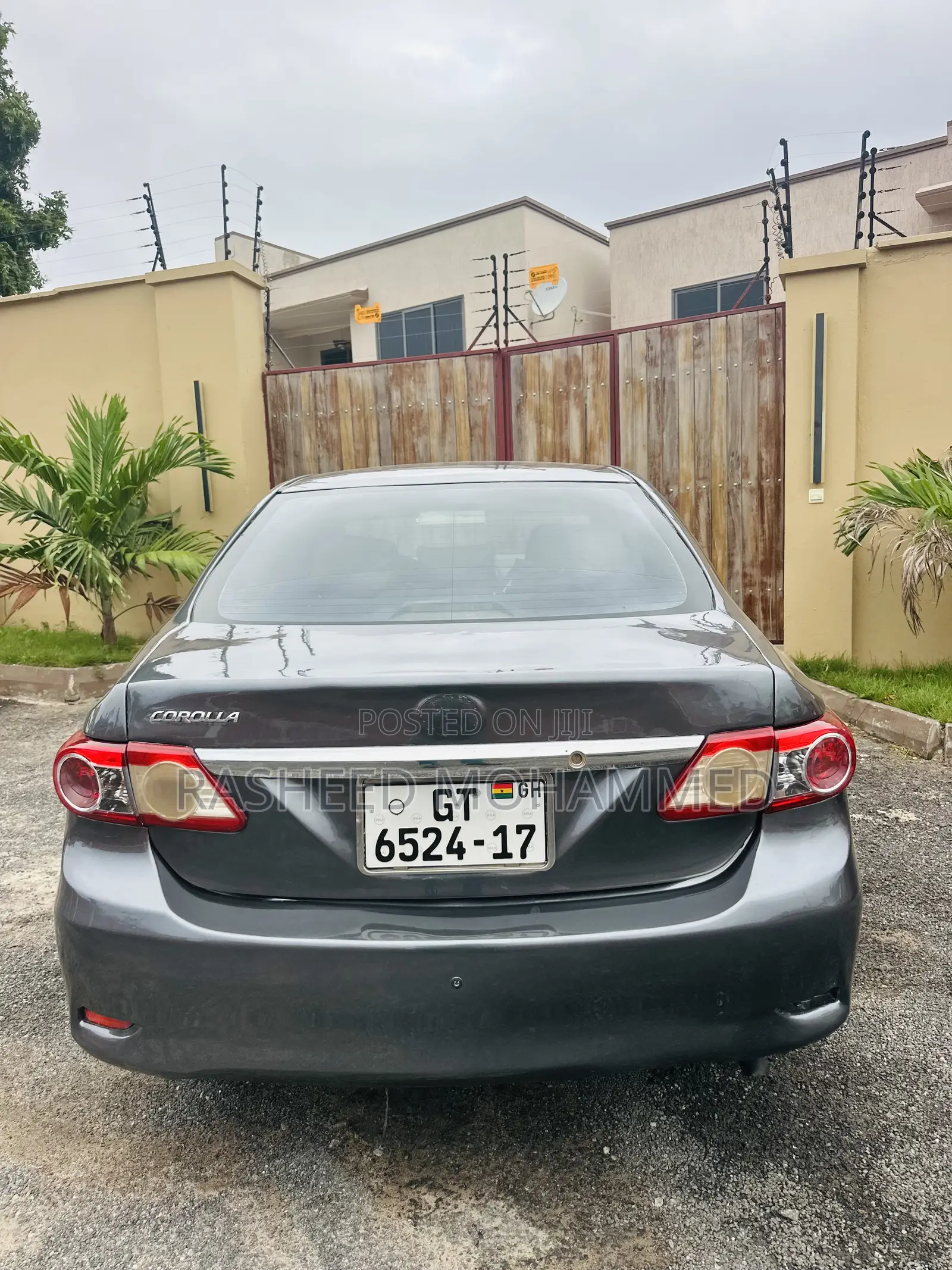 Toyota Corolla LE 4dr Sedan (1.8L 4cyl 4A) 2013 Gray