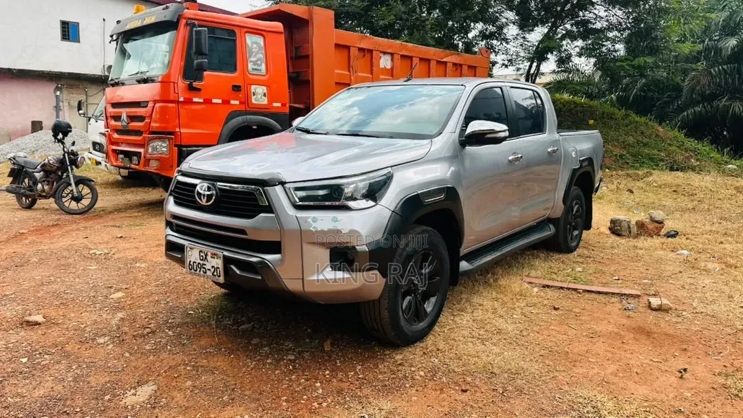 Toyota Hilux 2020 Silver