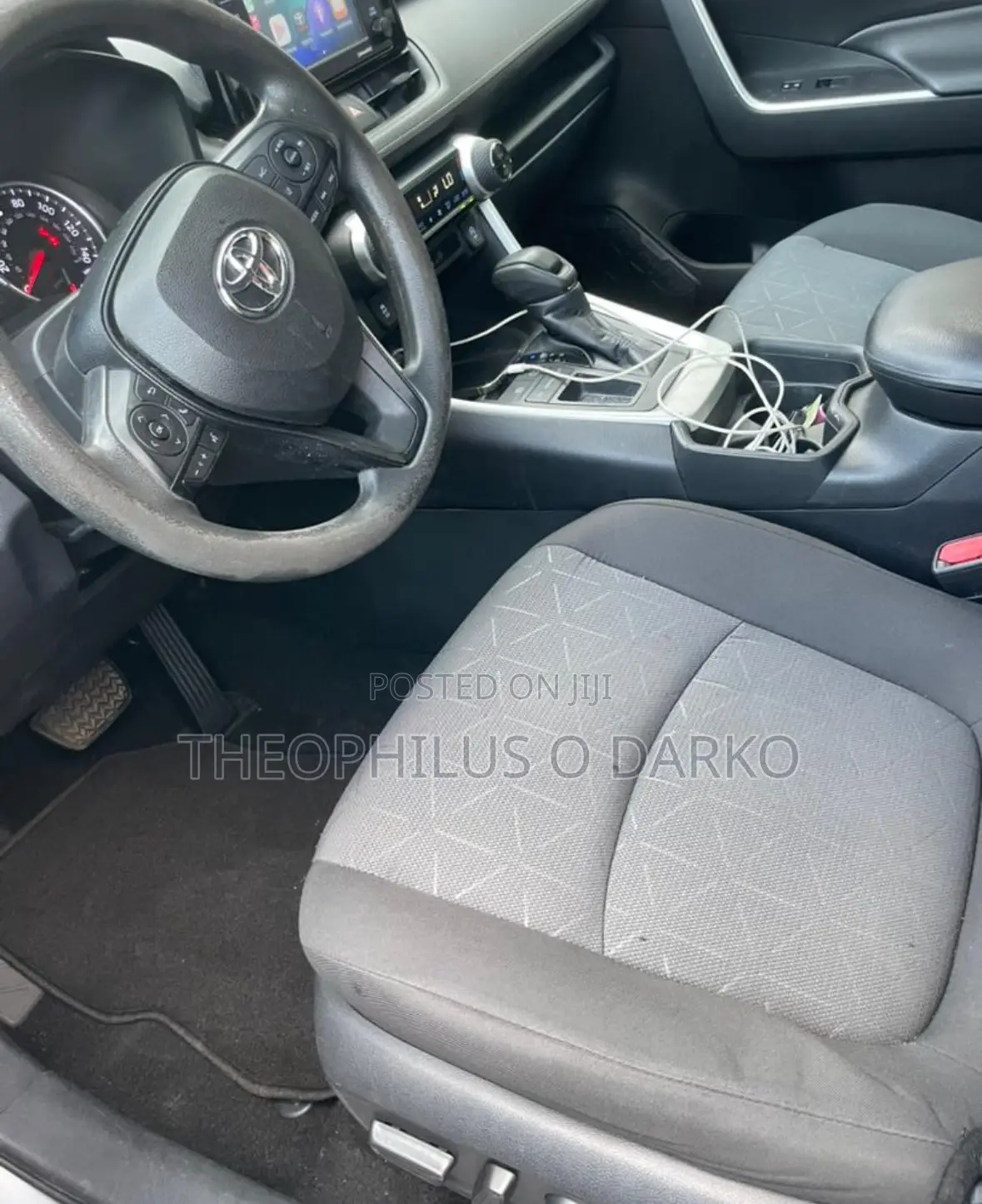Toyota RAV4 XLE 2022 Silver