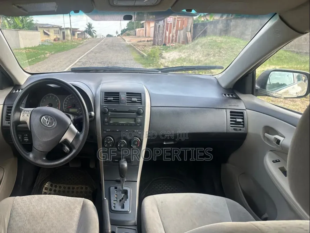 Toyota Corolla 2010 Gold