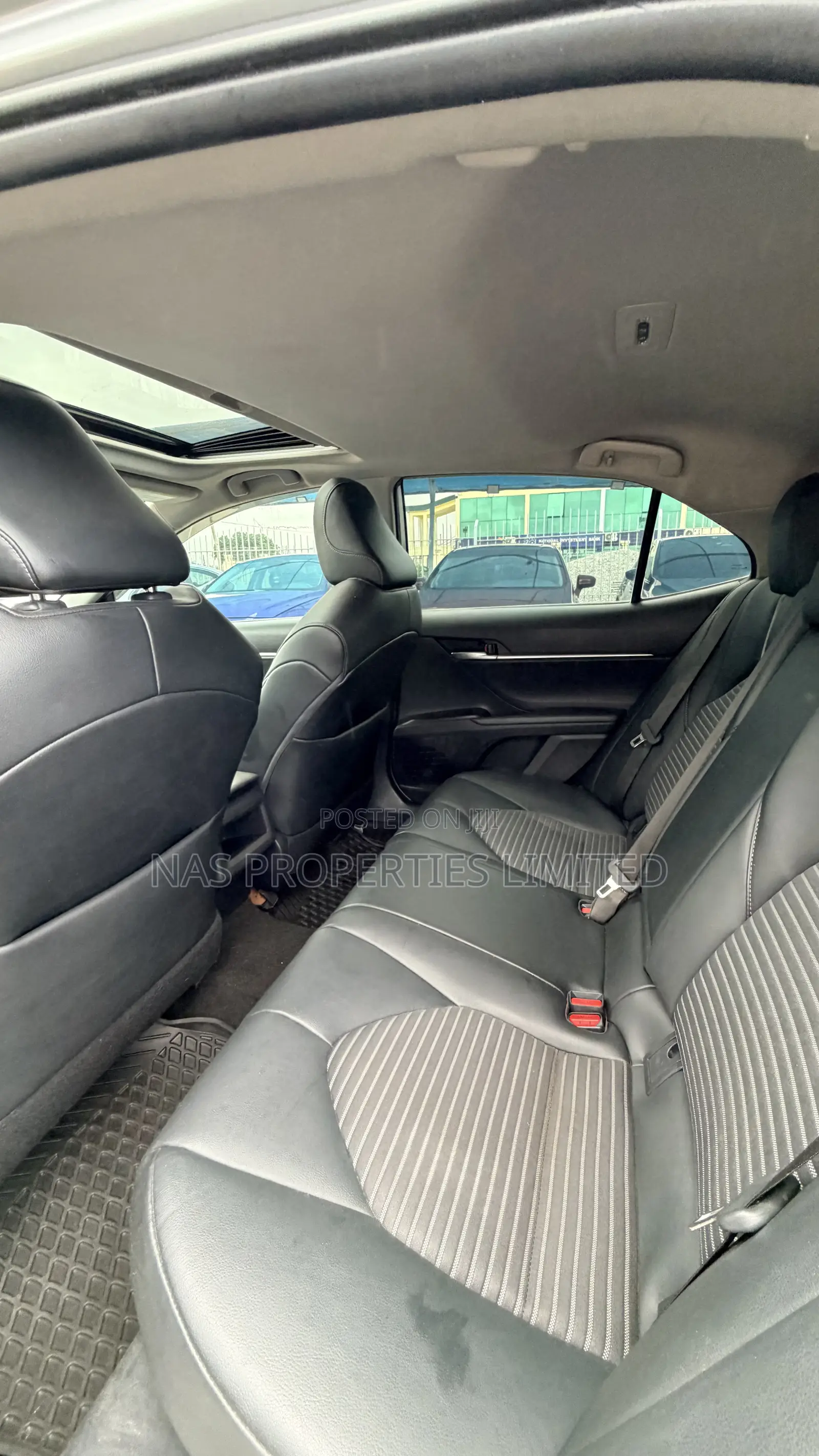 Toyota Camry SE 2022 Silver