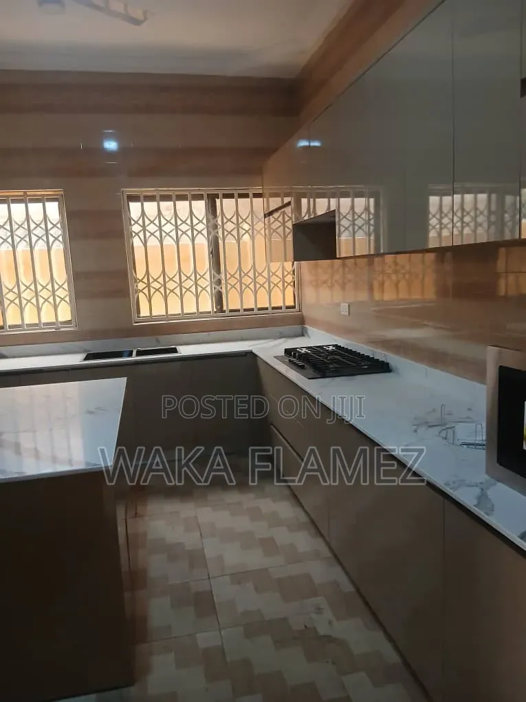 5bdrm House in Pokuase for rent