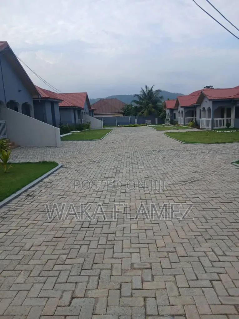 2bdrm Block of Flats in Sofo Maame, Amasaman for rent