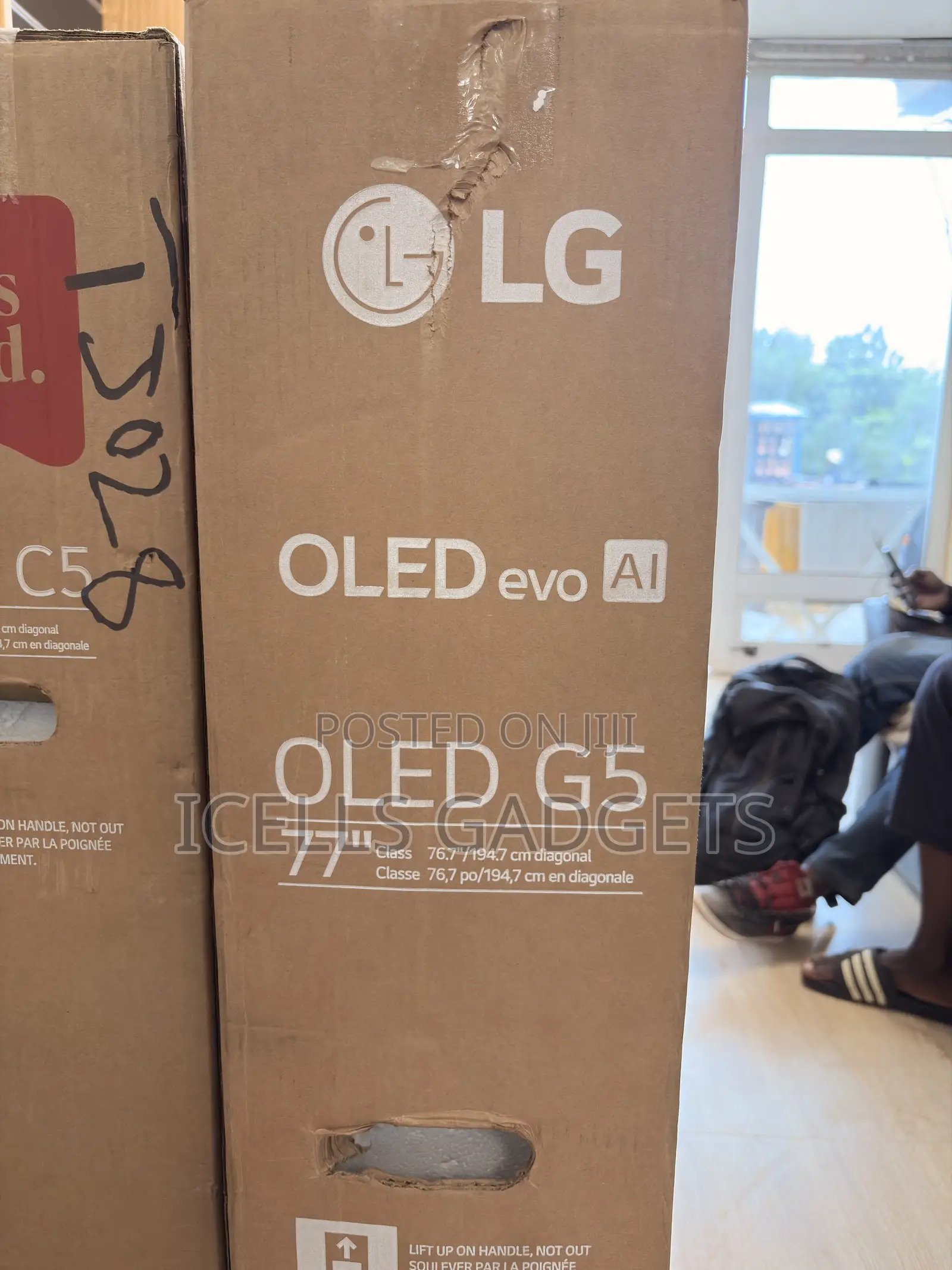 OLED G5 77-in 2160p () Smart OLED Indoor Use Flat Screen Ultra HDTV