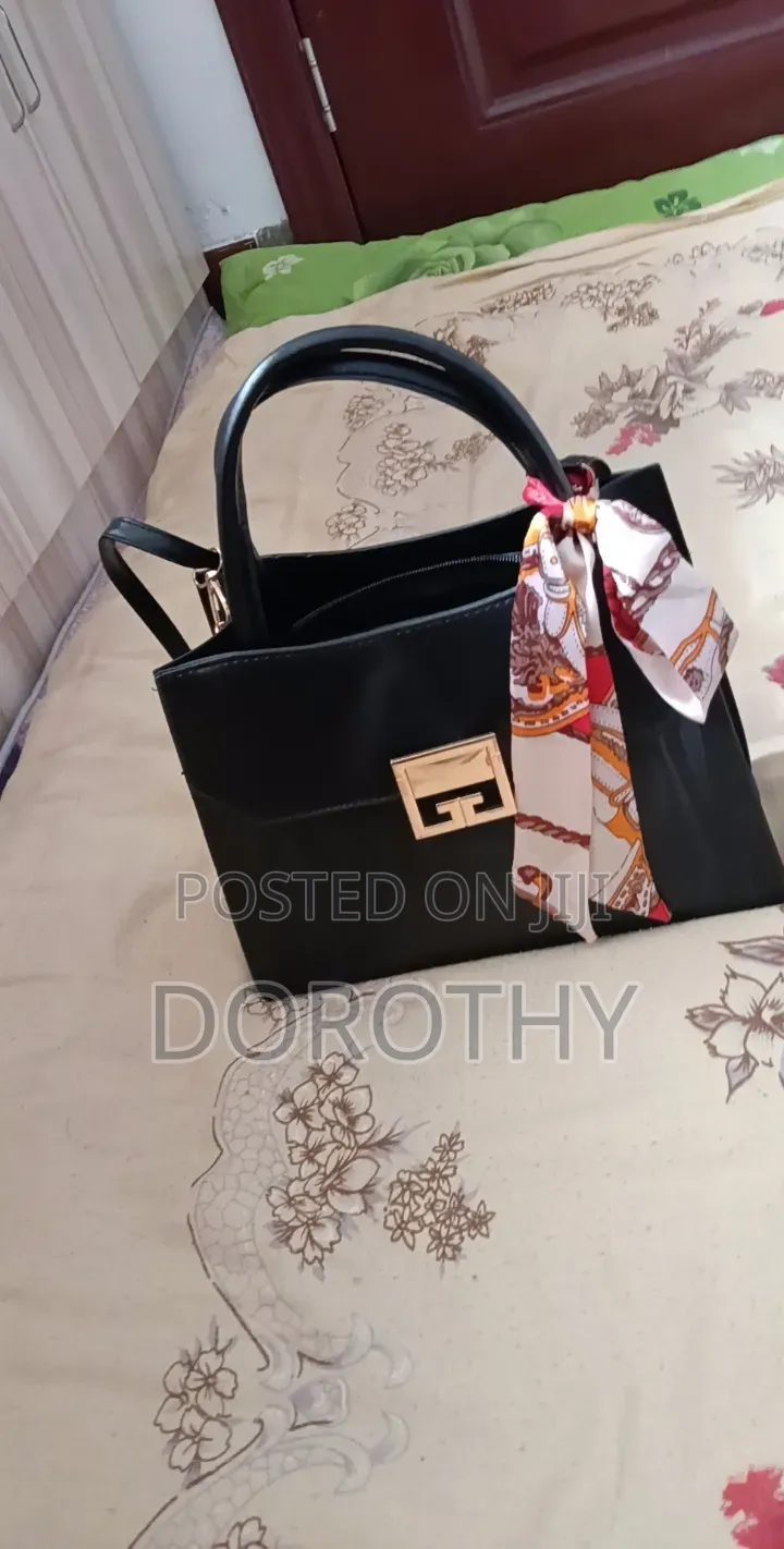 Ladies Handbag in Red and Black