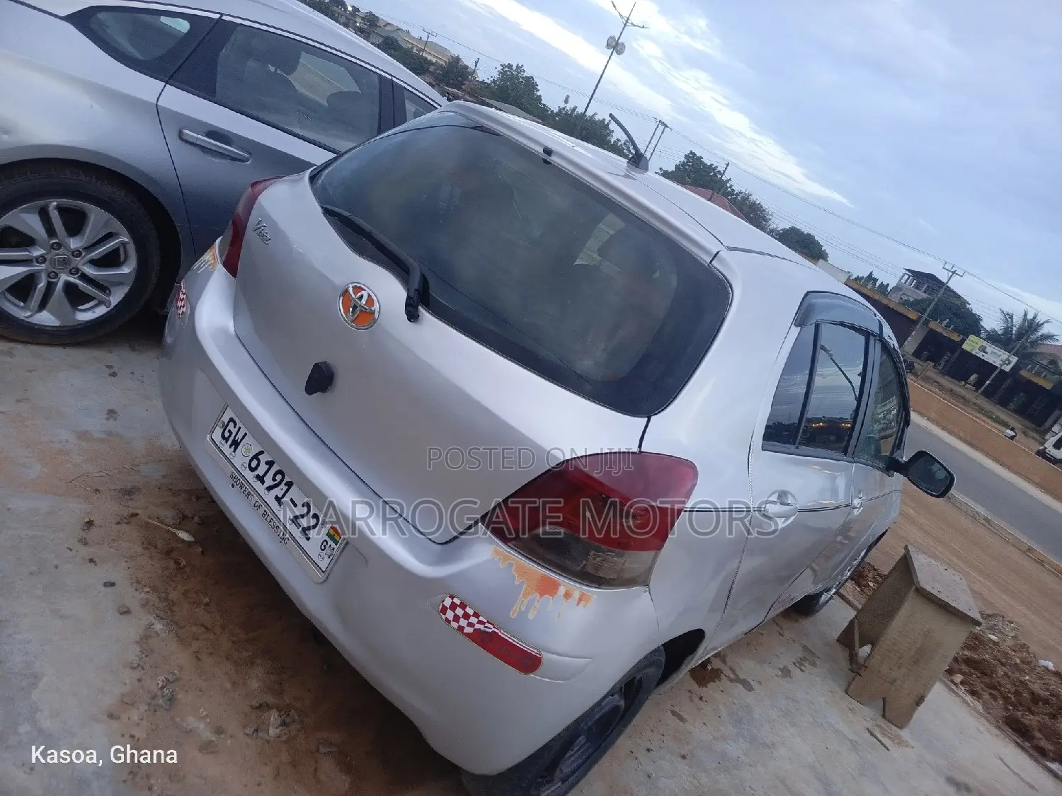 Toyota Vitz 2010 Silver