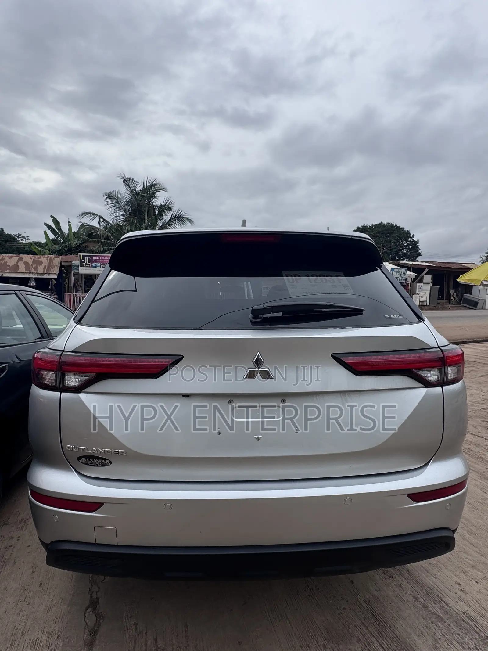 Mitsubishi Outlander 2024 Silver