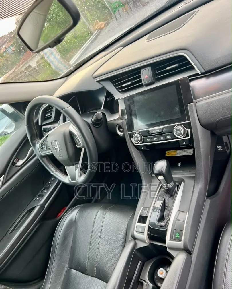 Honda Civic Touring 4dr Sedan (1.5L 4cyl) 2016 White