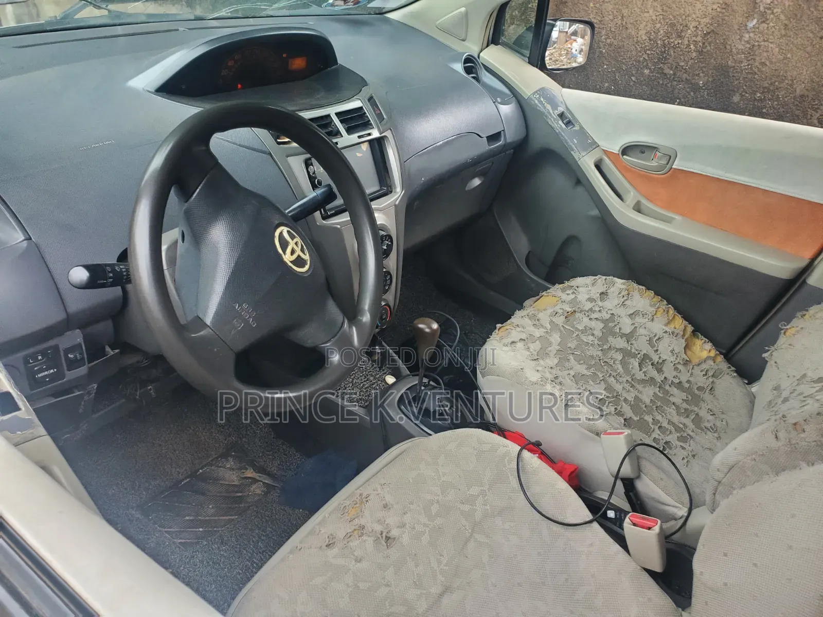 Toyota Vitz 1.0 FWD 5dr 2010 Silver