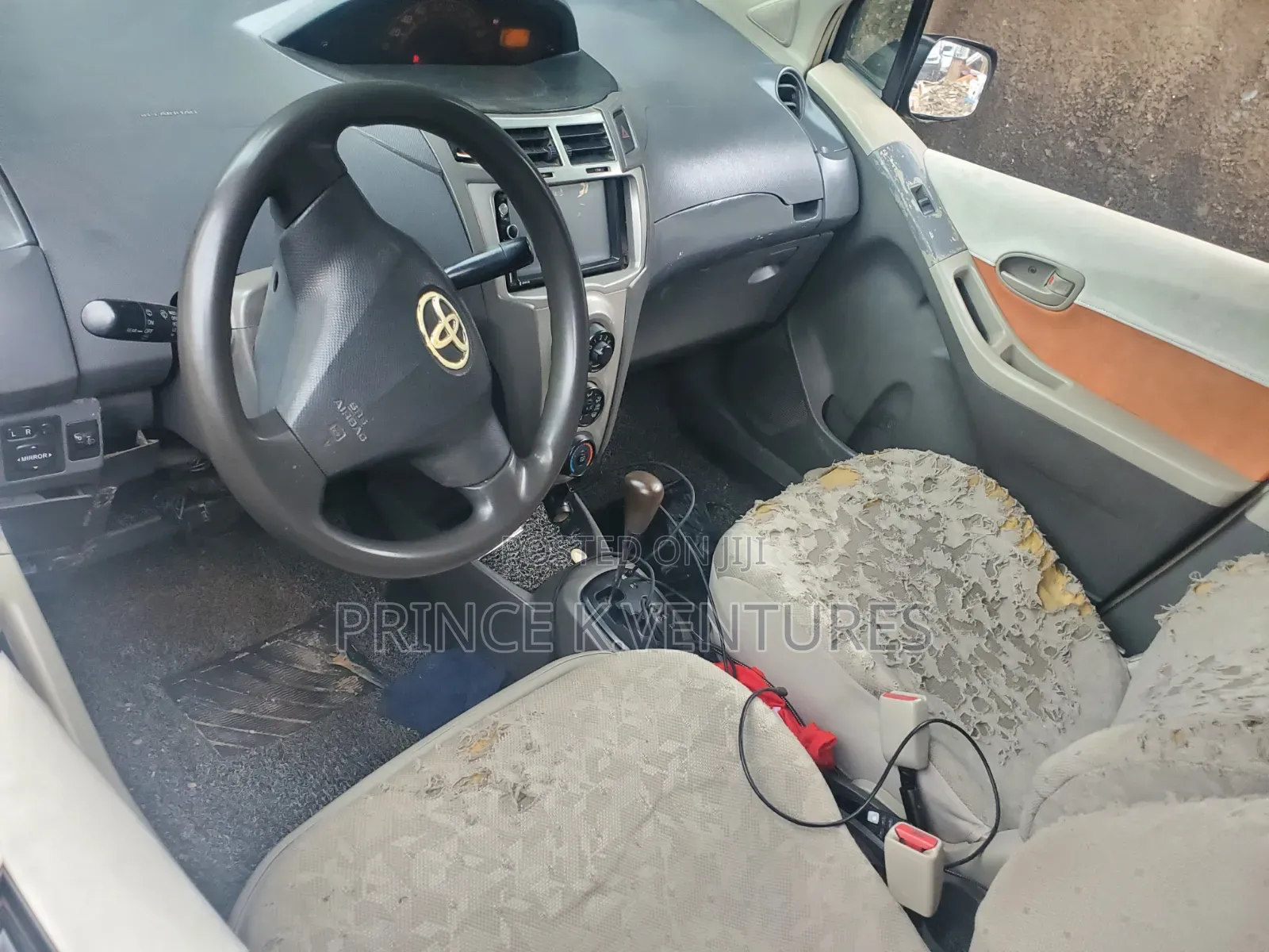 Toyota Vitz 1.0 FWD 5dr 2010 Silver