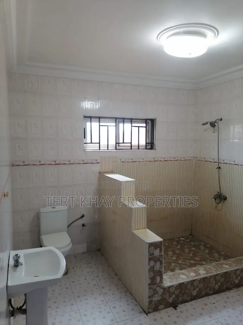 3bdrm House in Kutunse Satellite, Amasaman for sale