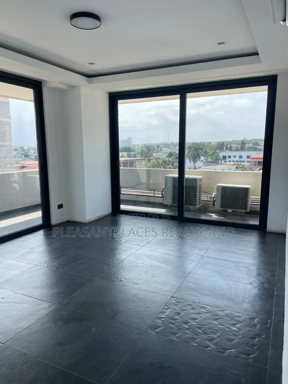 3bdrm Apartment in Pleasantplaces And, Dzorwulu for rent