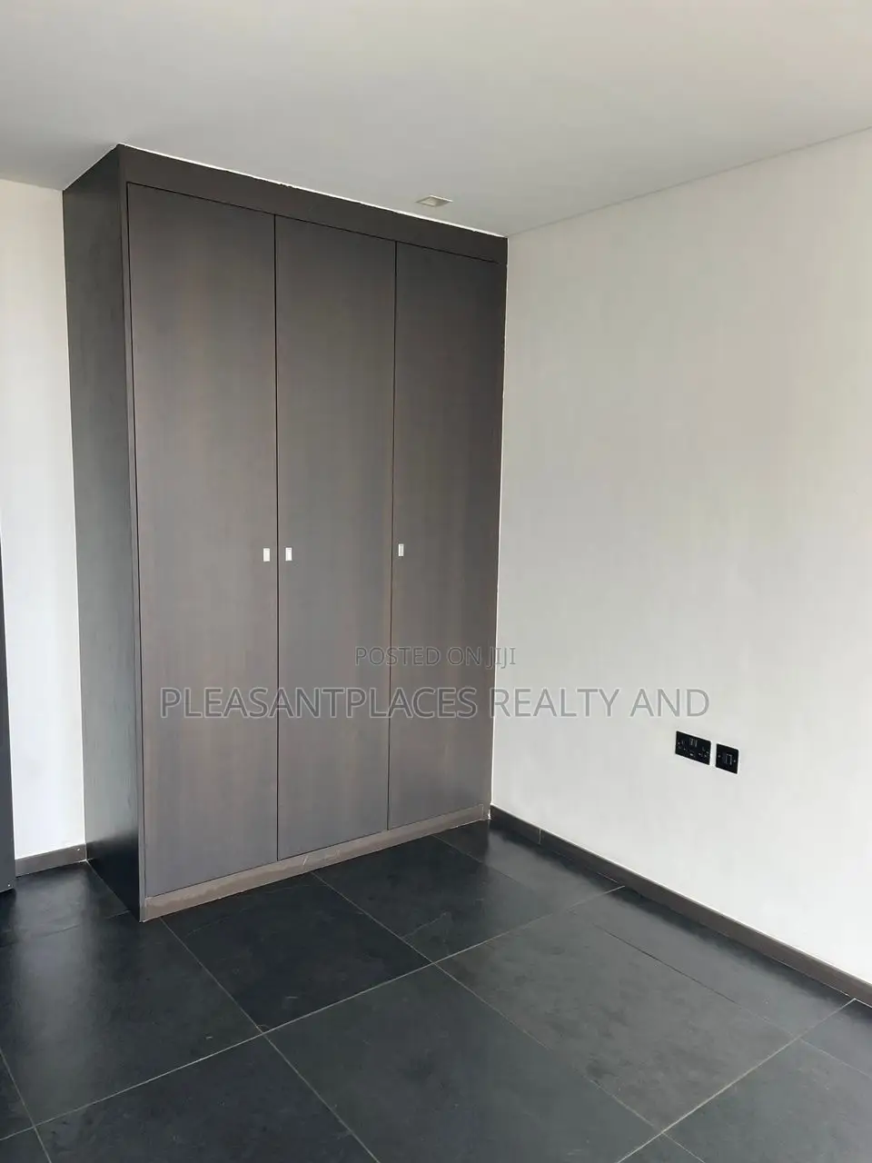 3bdrm Apartment in Pleasantplaces And, Dzorwulu for rent