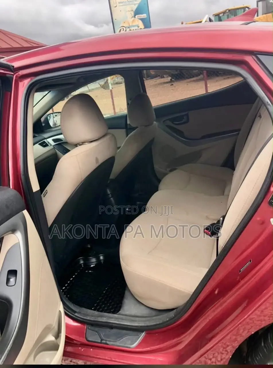 Hyundai Elantra Limited Sedan FWD (1.8L 4cyl 6A) 2016 Red