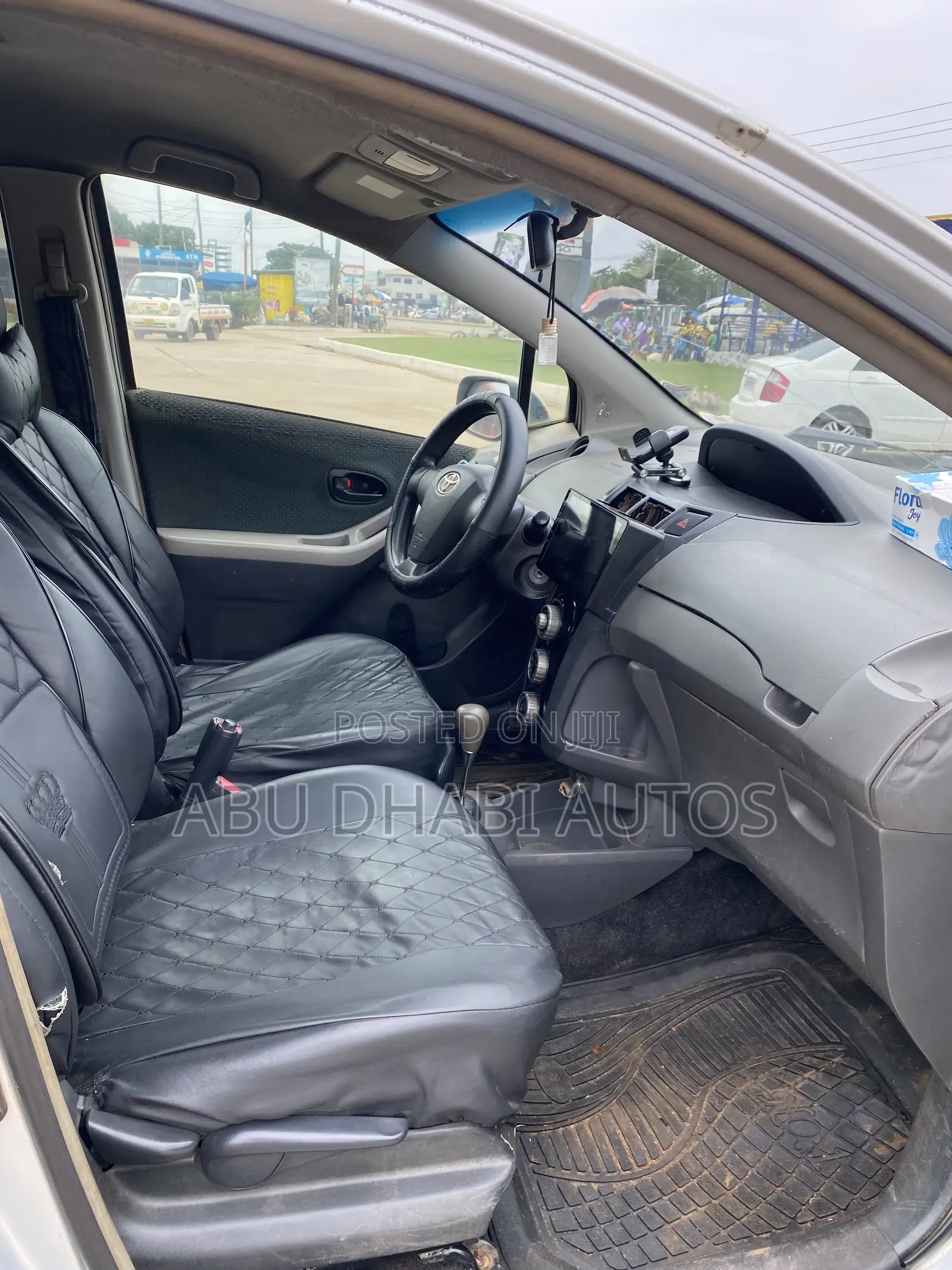 Toyota Vitz 1.3 AWD 5dr 2010 Silver