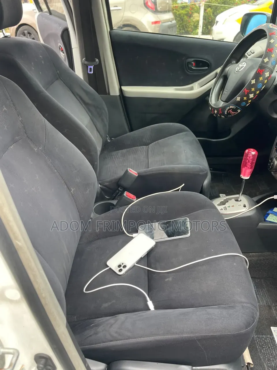 Toyota Vitz 2010 White