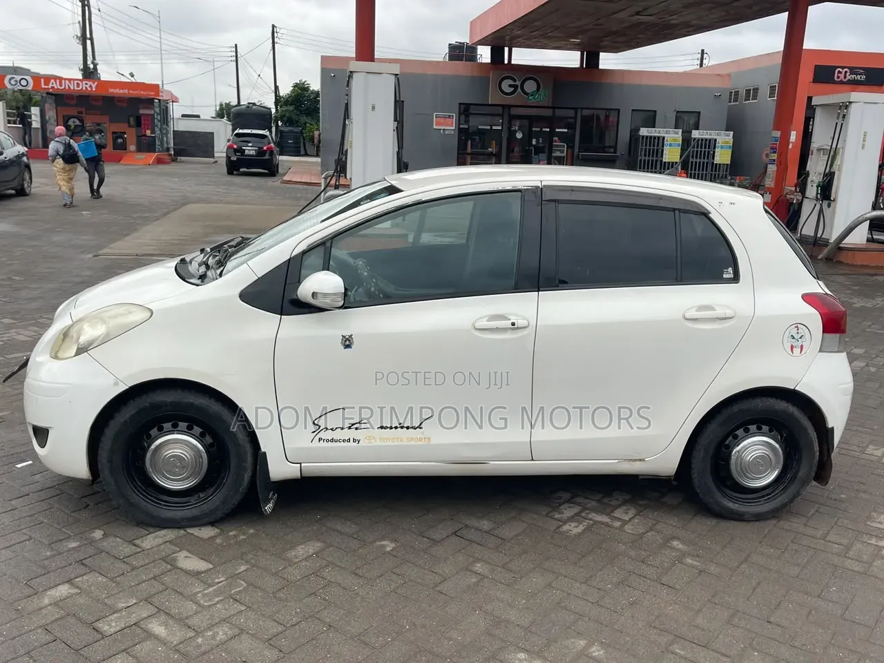 Toyota Vitz 2010 White