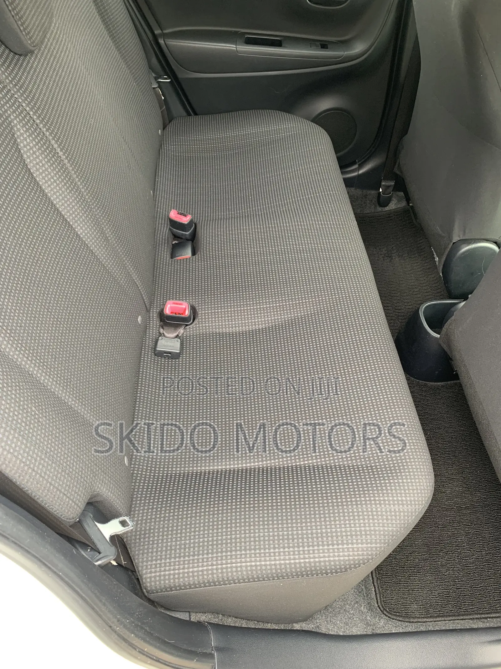 Toyota Vitz 1.3 AWD 5dr 2015 White