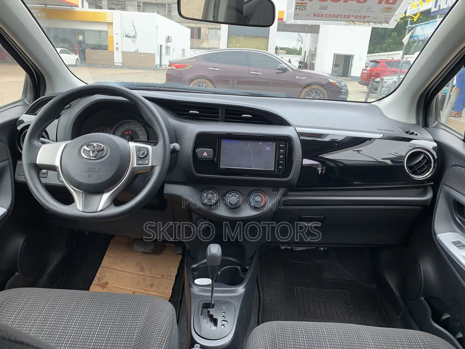 Toyota Vitz 1.3 AWD 5dr 2015 White