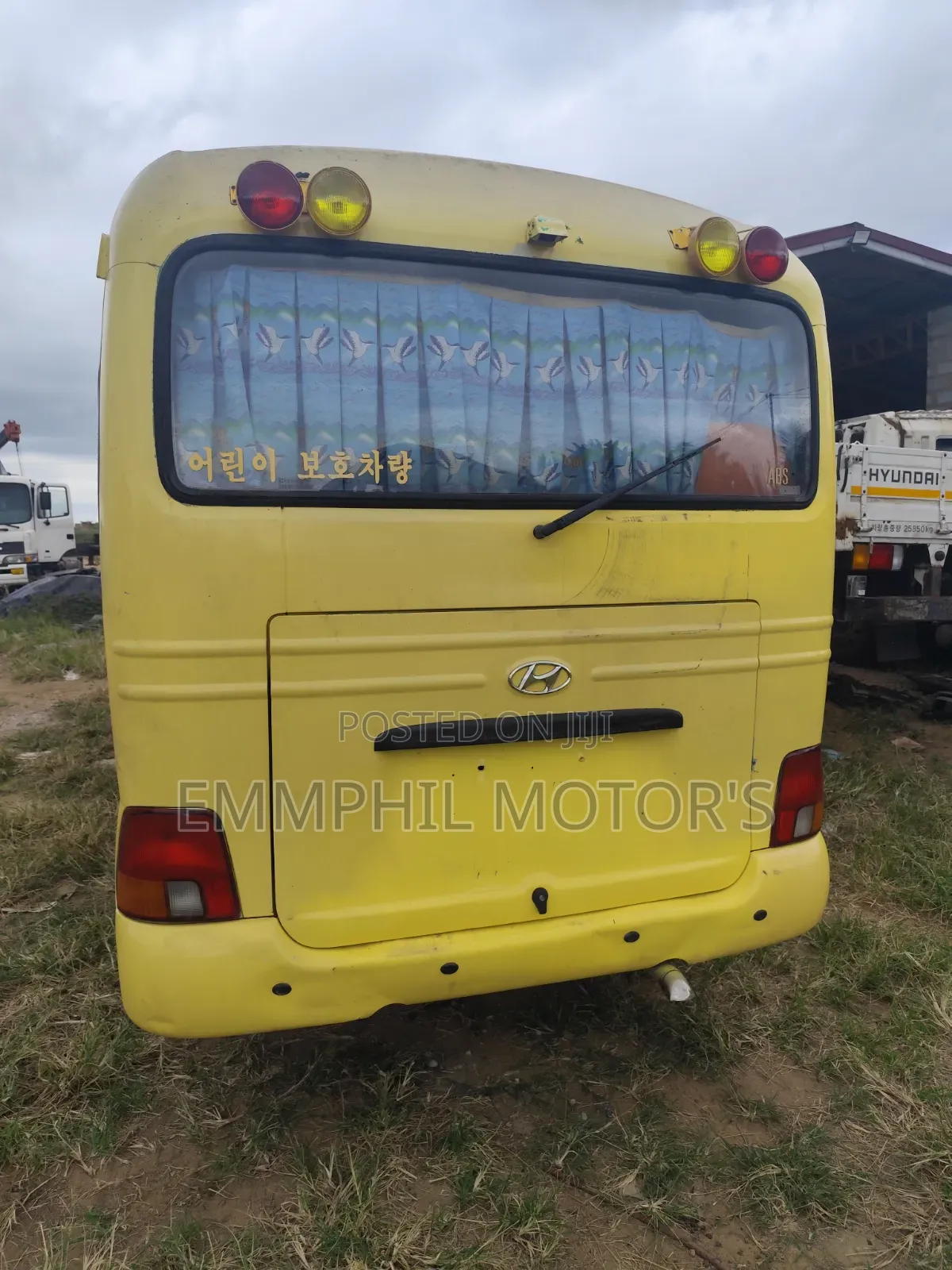 Hyundai County 2016 Yellow