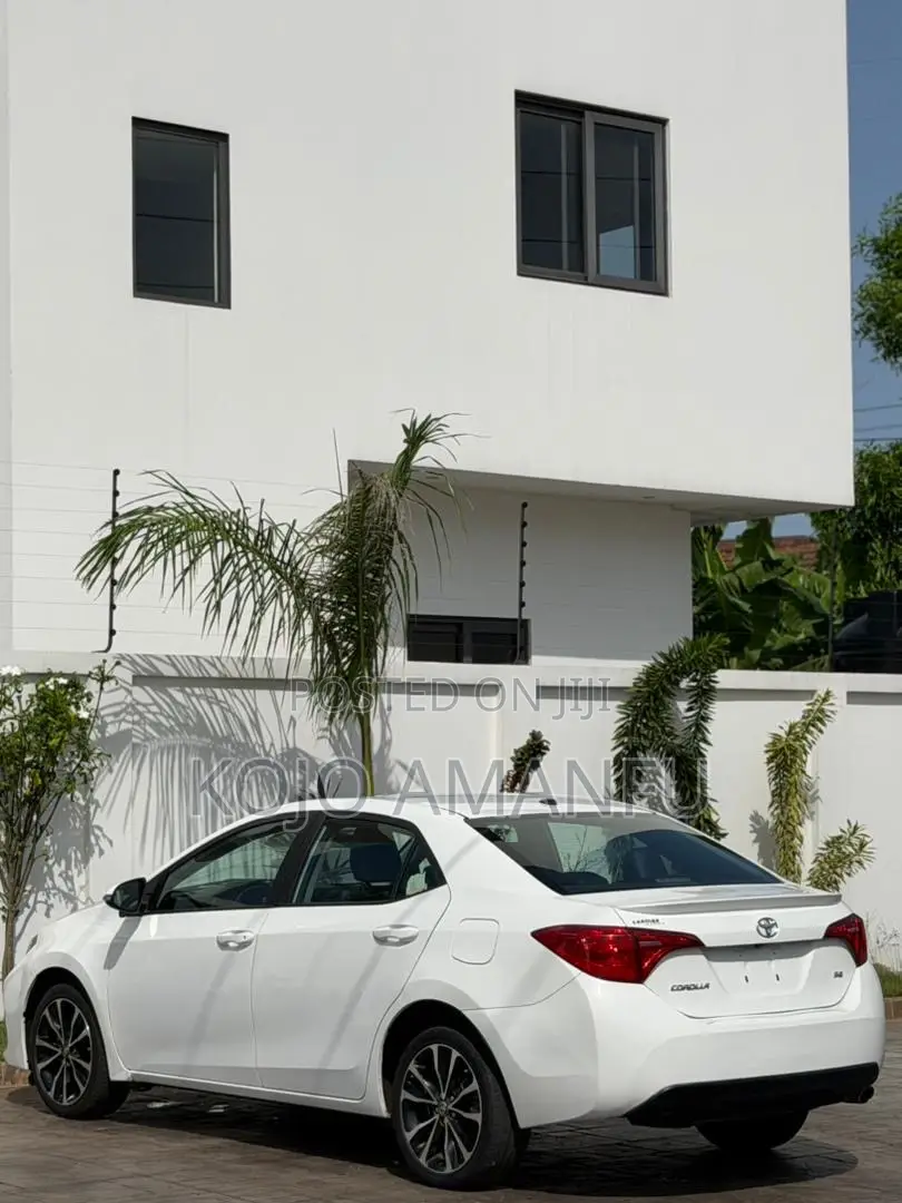 Toyota Corolla SE 4dr Sedan (1.8L 4cyl CVT) 2017 White