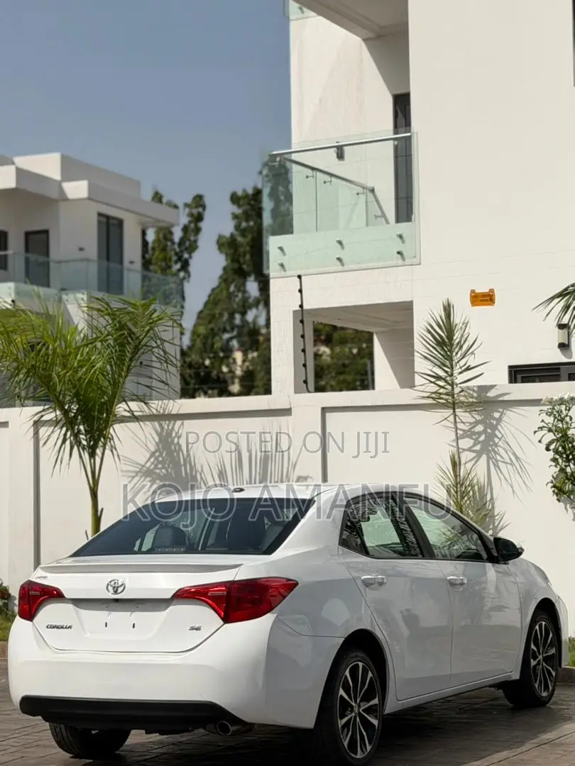 Toyota Corolla SE 4dr Sedan (1.8L 4cyl CVT) 2017 White