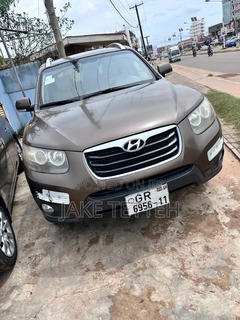 Hyundai Santa Fe 2011 Brown